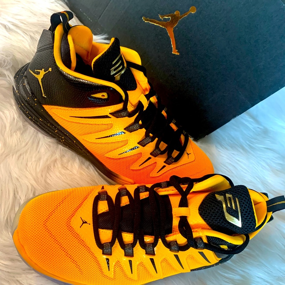 SUPER RARE- Deadstock Jordan CP3 IX Yellow Dragons 7Y